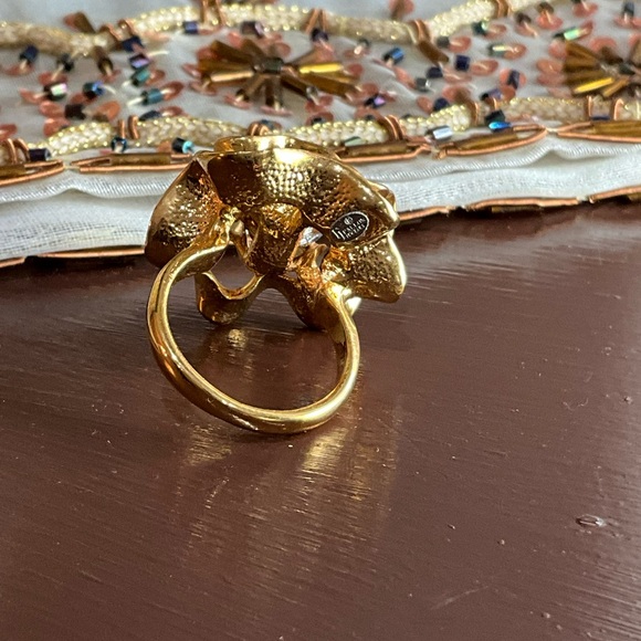 Elegant Gold Flower Ring size 7 - Picture 6 of 8